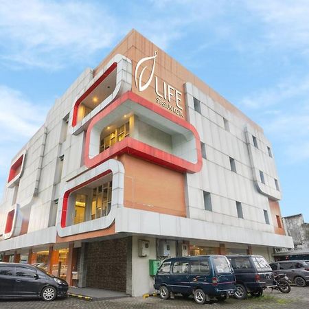 Life Hotel Stasiun Kota سورابايا المظهر الخارجي الصورة
