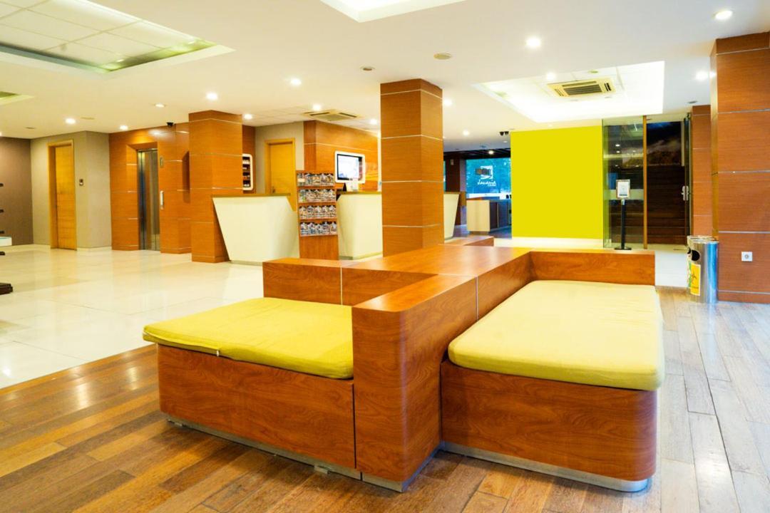 Life Hotel Stasiun Kota سورابايا المظهر الخارجي الصورة