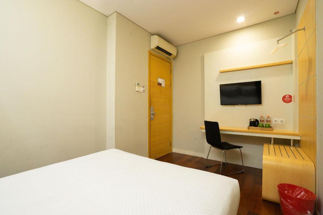 Life Hotel Stasiun Kota سورابايا المظهر الخارجي الصورة
