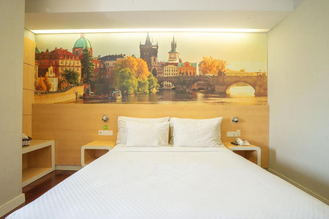 Life Hotel Stasiun Kota سورابايا الغرفة الصورة
