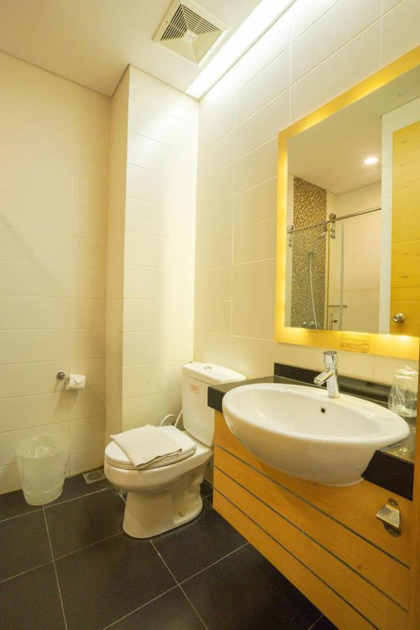 Life Hotel Stasiun Kota سورابايا المظهر الخارجي الصورة