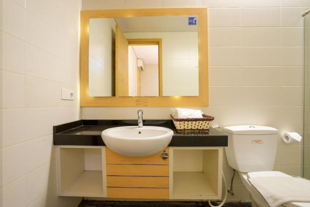 Life Hotel Stasiun Kota سورابايا المظهر الخارجي الصورة