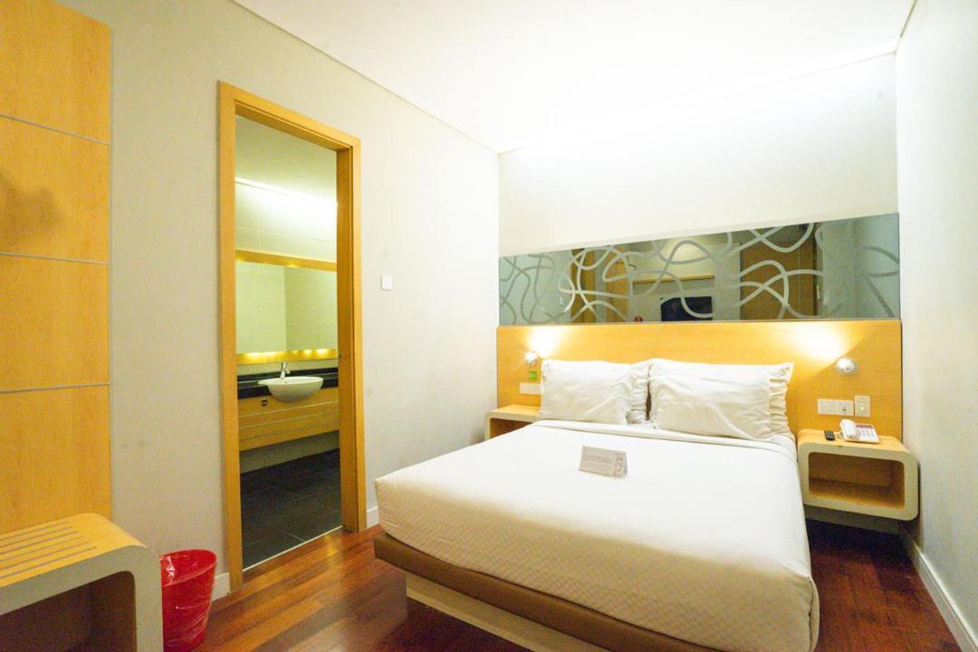 Life Hotel Stasiun Kota سورابايا الغرفة الصورة